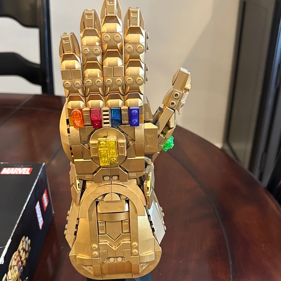 LEGO Infinity Saga Gauntlet with Colorful Stones - Picture 9 of 14